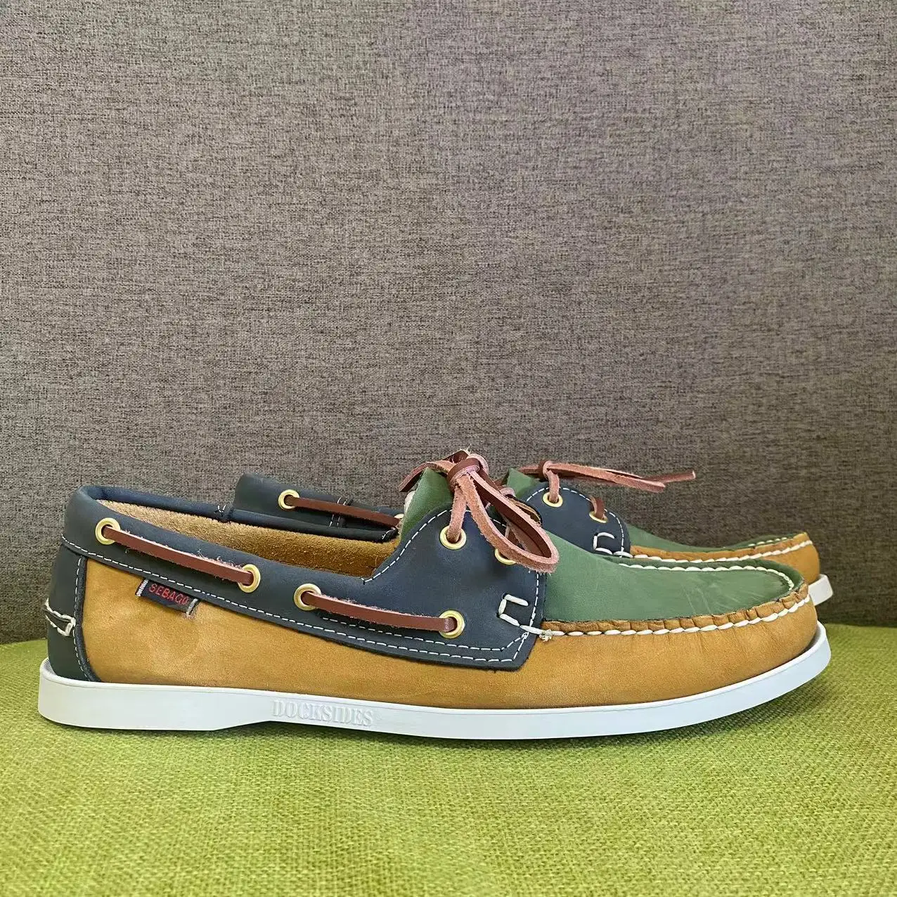 รองเท้าผู้ชาย Sebago Docksides แท้สำหรับผู้ชายรองเท้าหนังนิ่มแบบผูกเชือกรองเท้าทรงเรือ AB052