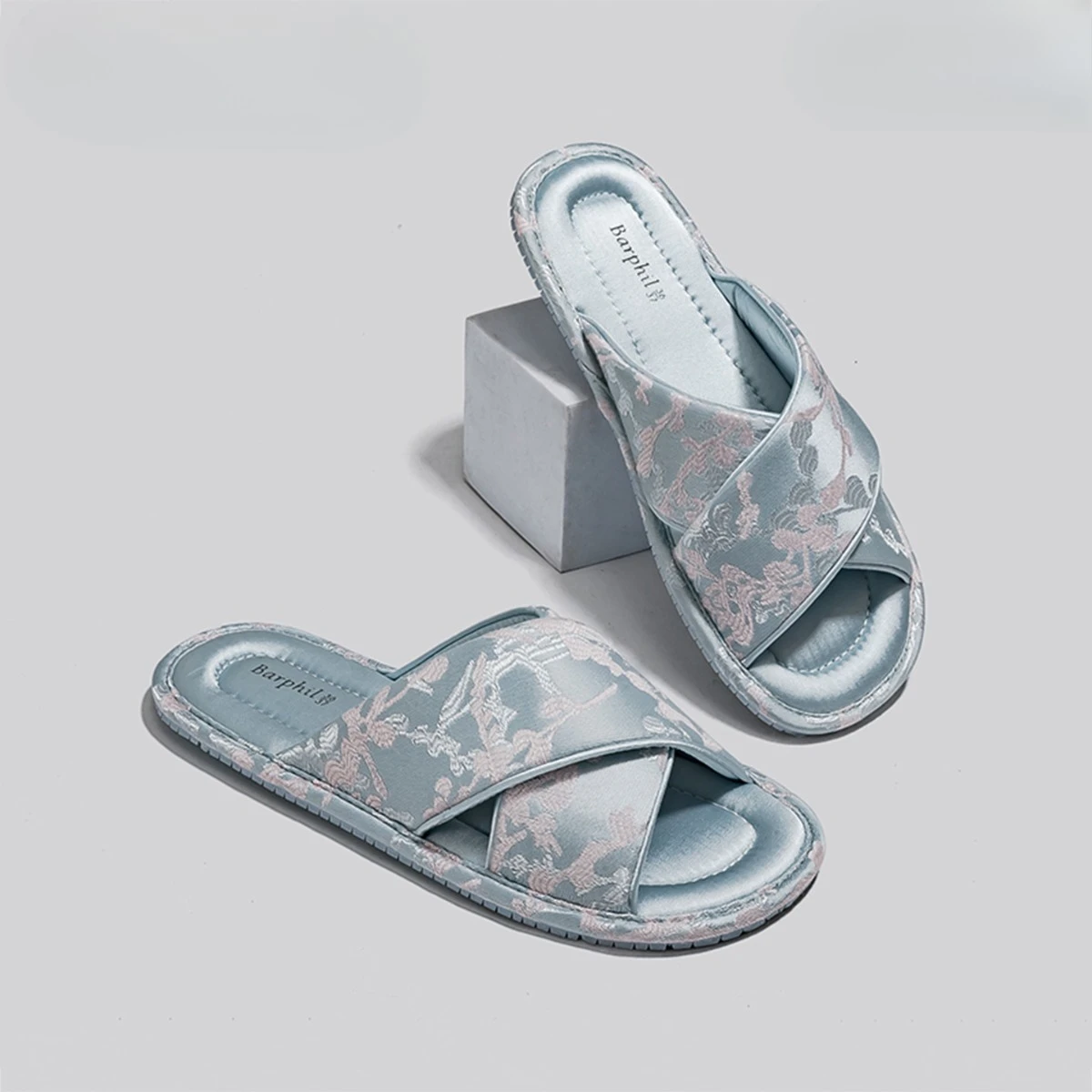 Fabric Slippers Women's Indoor Home Slippers New Chinese High-end Embroidered Women's Shoes High Quality Comfortable Seasons