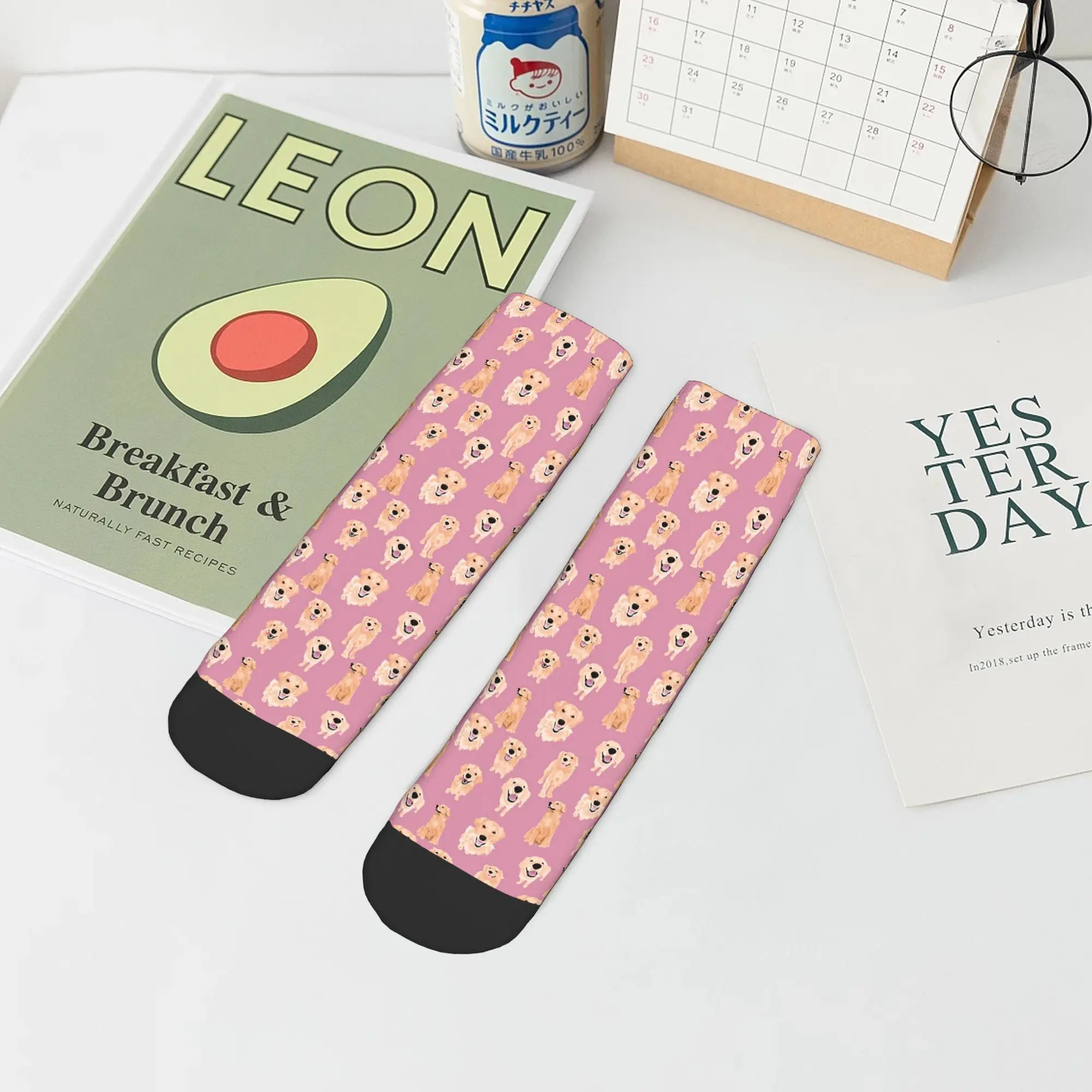 Golden Retrievers en calcetines rosas Harajuku medias absorbentes del sudor calcetines para todas las estaciones accesorios para regalos de Navidad unisex