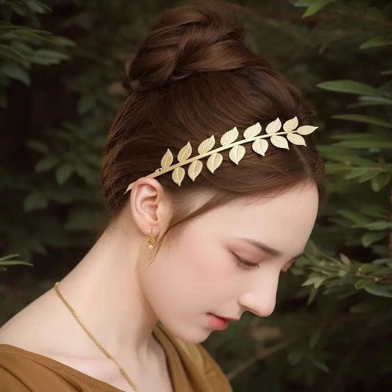 Vintage style hairband for the back, this girl's golden pendant-style headpiece can be used for cosplay or photography.