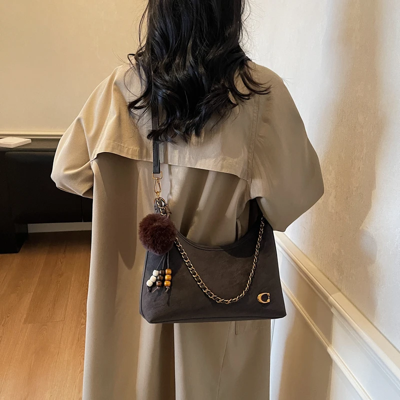 

Vintage Style Women Shoulder Bag PU Leather Convertible Tote for Casual Outings and Shopping Trips Spacious Interior