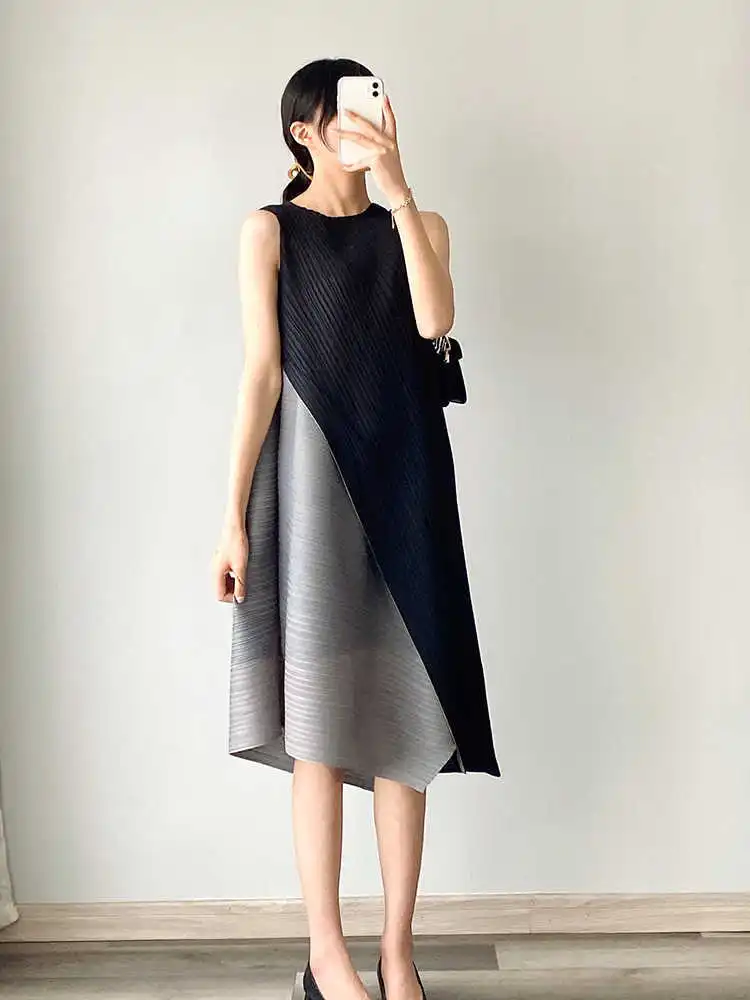 Miyake Plissiertes Kleid mit Farbblock-Design, Sommer 2025, Neues Modell mit Farbkollisions-Effekt, Locker Geschnittener A-Linien-Rock in Übergröße – Detail 10