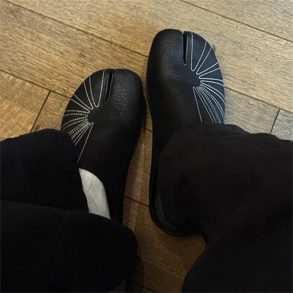 

Retro Square Toe Toe Half Slippers for Men Leather Stitching Lazy Split Toe Shoes Dark Mueller Pig Hoof Slip On Flat Shoes