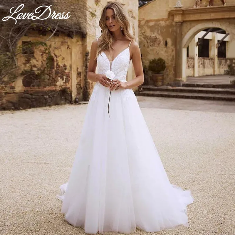 LoveDress-Spaghetti Straps Lace Vestido de casamento, decote em v, vestido nupcial sem mangas, apliques sem encosto, robe de praia, 2023