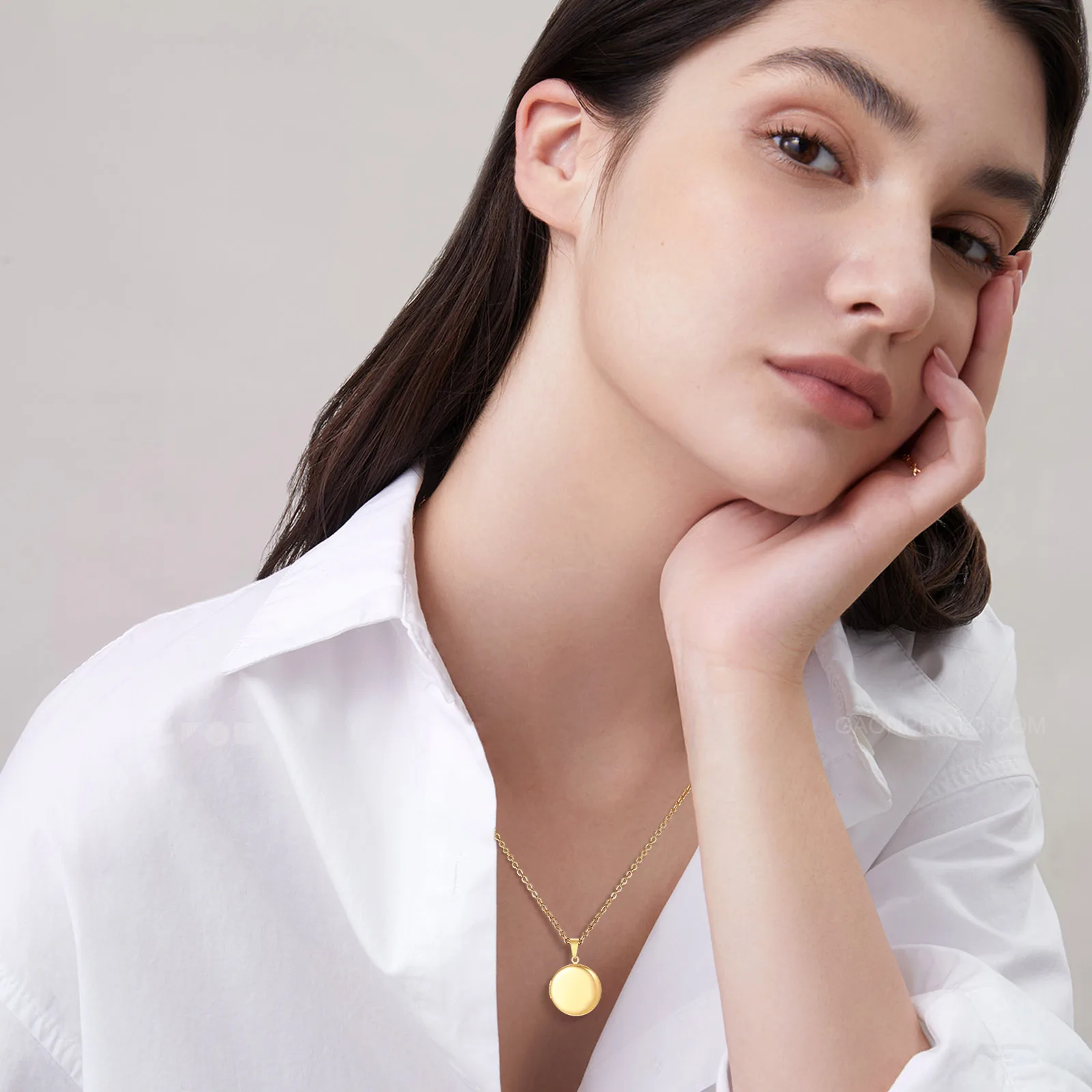 無料彫刻イニシャルハートロケットペンダント女性女の子用、ステンレス鋼26文字A-Zネックレス、カスタムジュエリーギフト