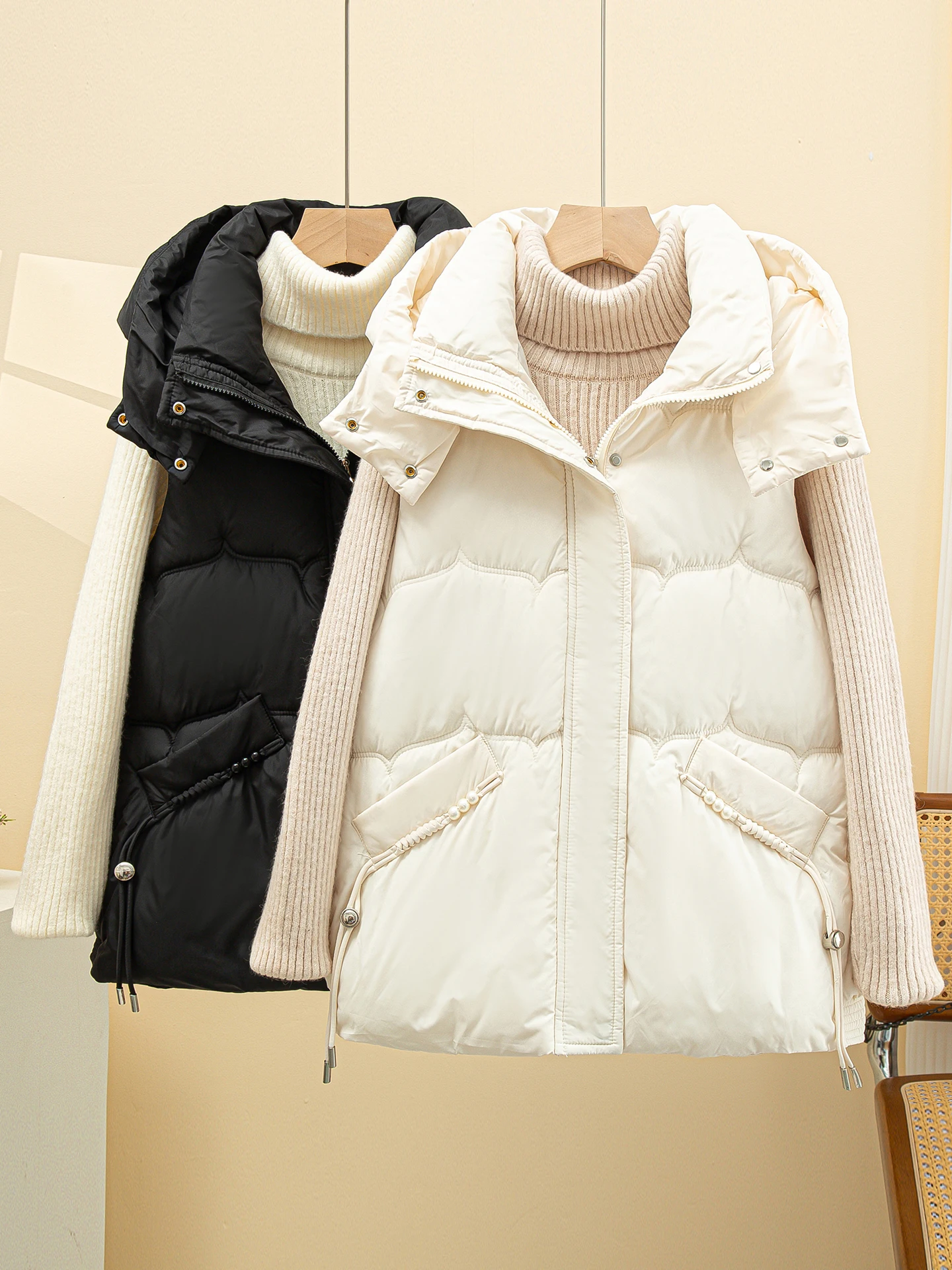 Dames donsvest van katoen of losvallende herfst-winter bovenkleding, modieus met capuchon, polyestervezel, ritssluiting