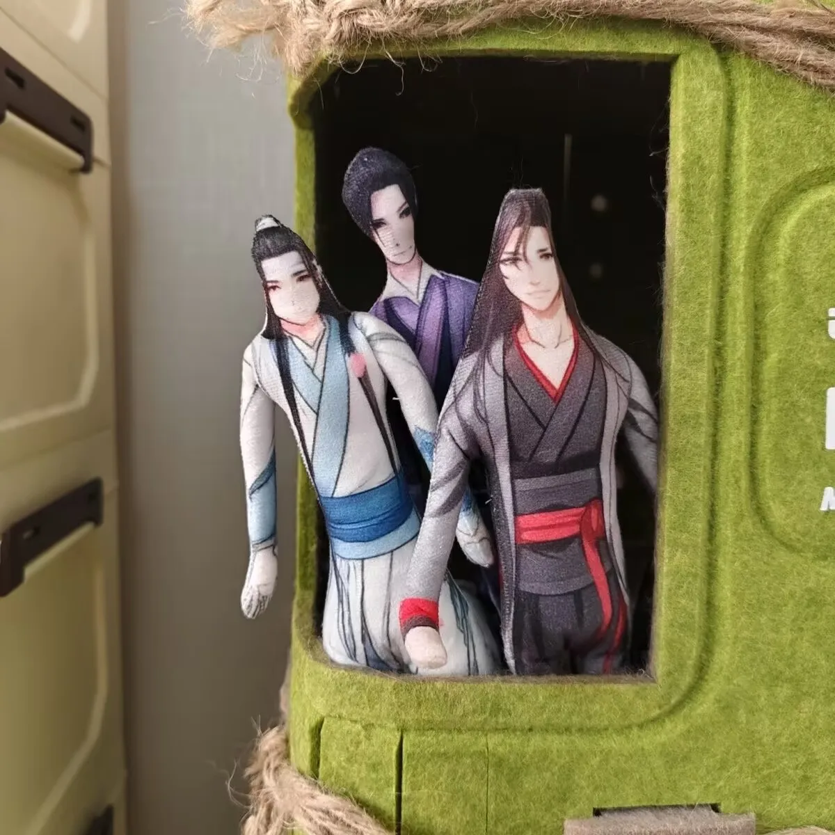 الدمية التجريدية لـ "Wei Wuxian، LAN Wangji، Jiang Cheng" بدون حدود بيضاء من هدية الماوس "The Ancestor of the Magic Dao" #1