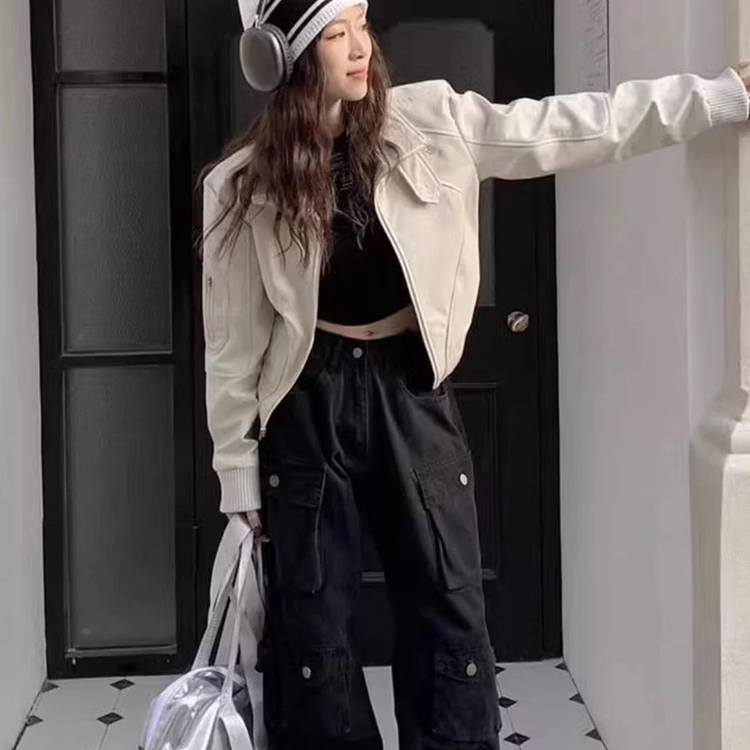 Giacca corta da donna in pelle PU bianca nuovo stile retrò premium primavera autunno design con cerniera senso cappotto in pelle da motociclista alla moda