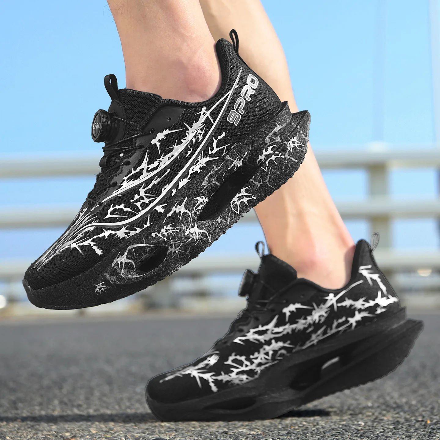 Herren-Laufschuhe, Tennisschuhe, trendige Laufschuhe mit Carbonplatte und Knopfverschluss für alle Jahreszeiten, personalisierte Sportschuhe mit Dornenmuster und atmungsaktivem Mesh-Material, Laufschuhe mit hohem Rückprall und dicker Sohle, rutschfest und abriebfest. – Detail 27