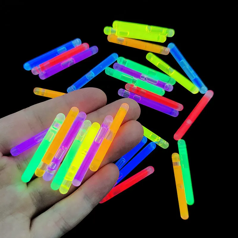 10 stuks veelkleurige gloeiende stokken kleurrijke lichtstok chemische fluorescentie sticks voor bruiloft clubs nieuwjaar decoratie