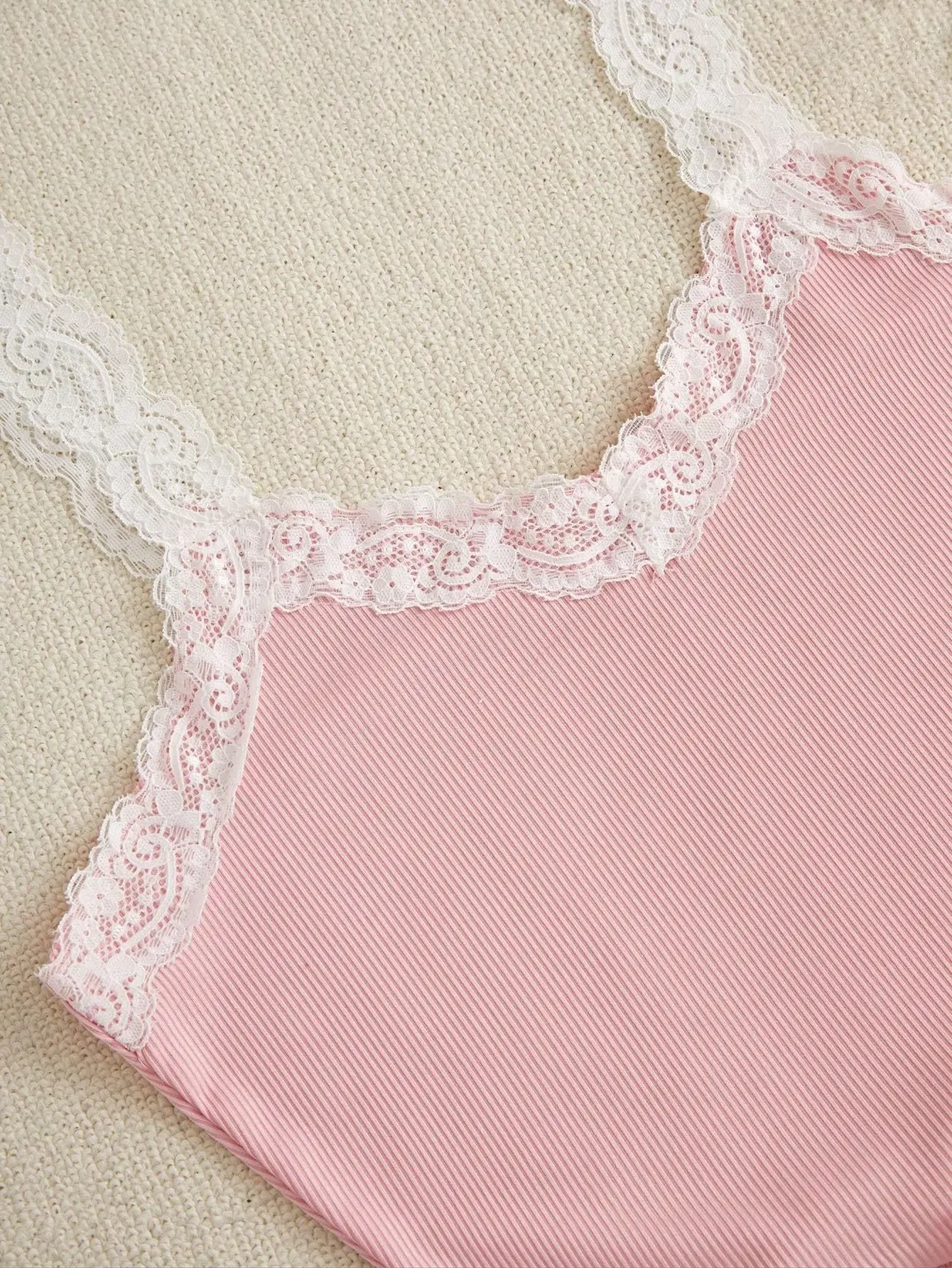 ฤดูร้อน 3-PCS ชุดนอนสตรีชุดคอวีถักลูกไม้ Suspender พิมพ์ลายดอกไม้กางเกงขาสั้นจับคู่กับกางเกงชุดนอนสบายๆ