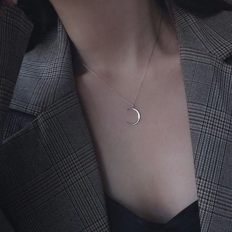Elegant Simple Moon Necklaces for Women Clavicle Chain Alloy Crescent Pendant Fashion Gothic Jewelry Holiday Gift Wholesale