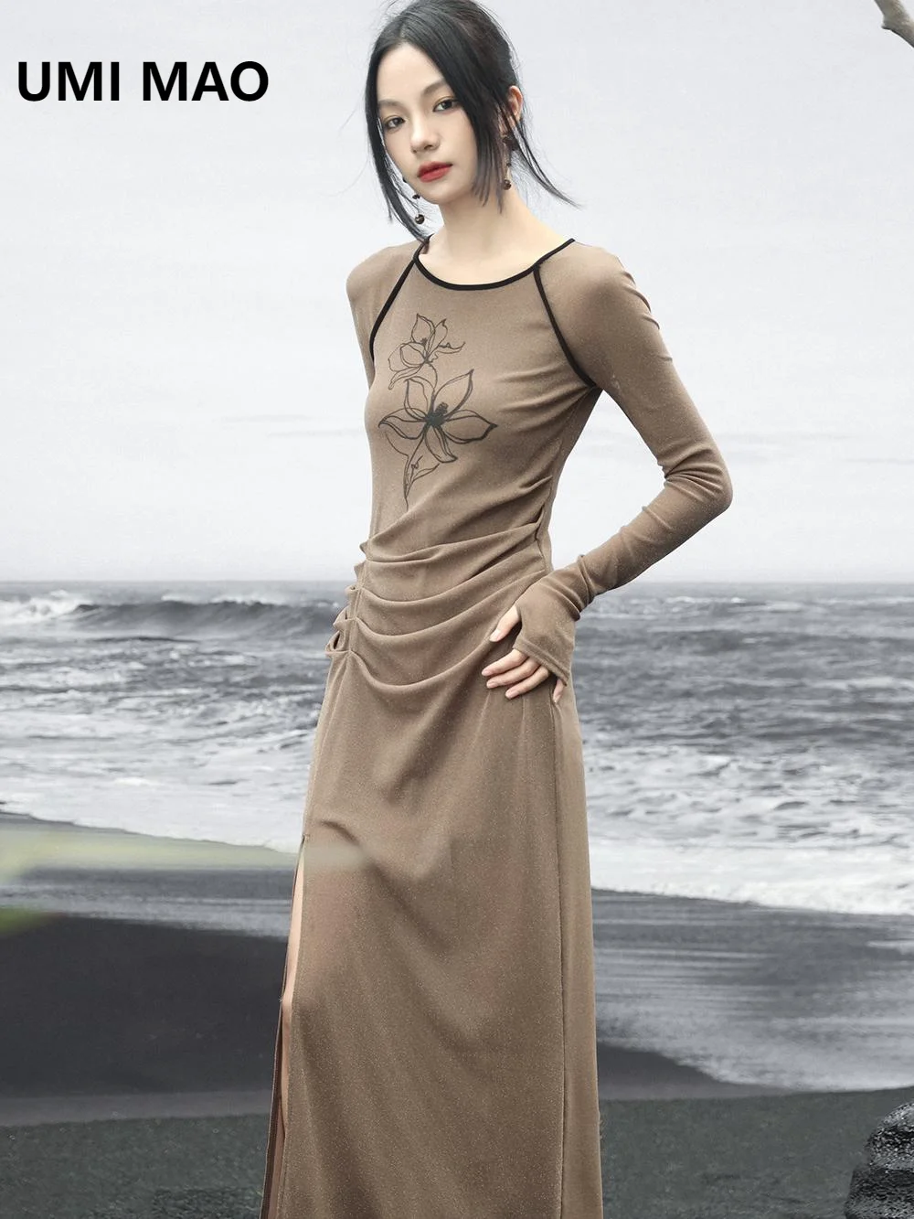 

UMI MAO New Chinese Long Sleeved Dress In Women's Coffee Color Slim Fit Round Neck Lily Print Side Slit Elegant Dresses Femme