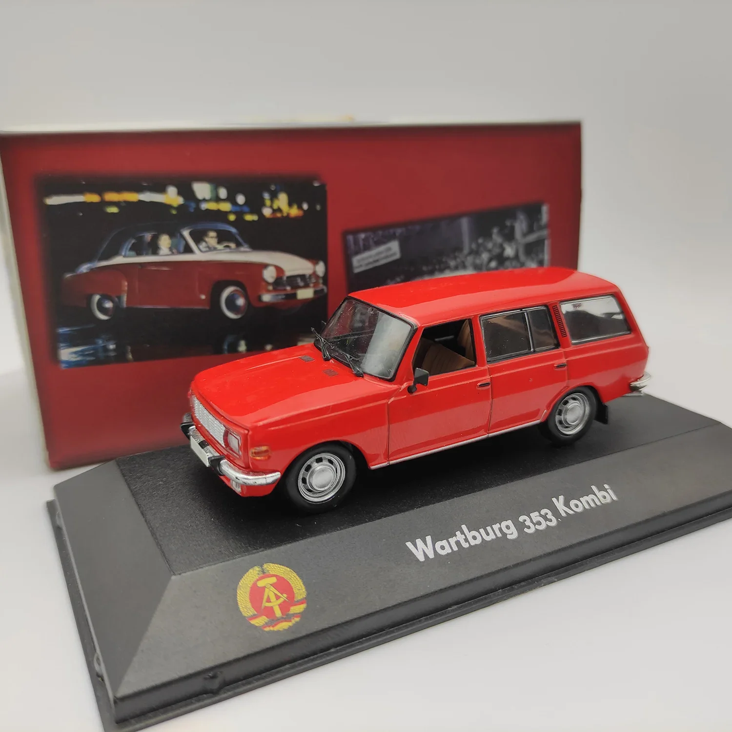 

Diecast 1:43 Scale Atlas Wartburg 353 . Kombi Simulation Alloy Car Model Collection Toy Gift Display Ornament