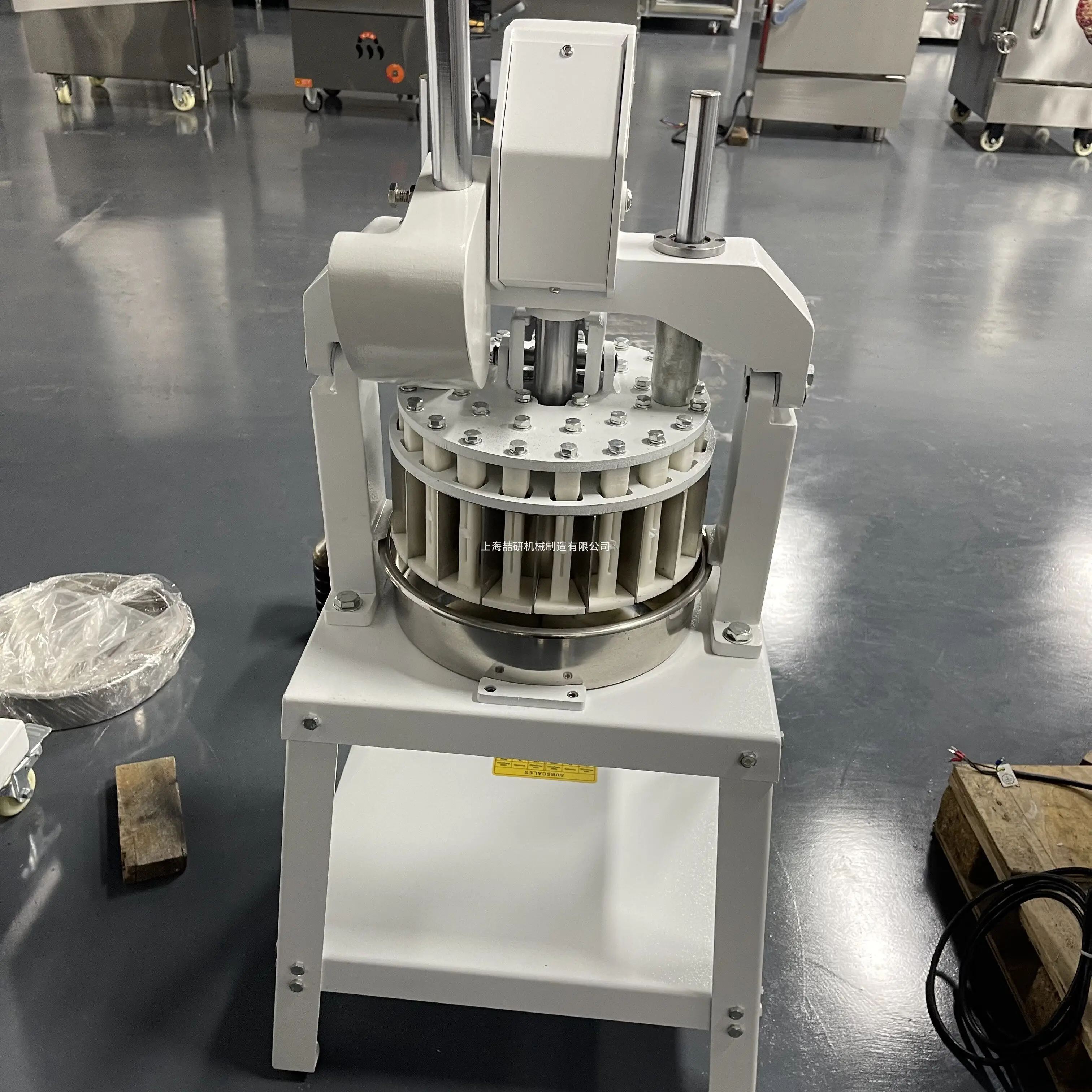 

Коммерческая ручная машина для деления теста на 36 порций (36A), для теста весом от 30 до 180 г