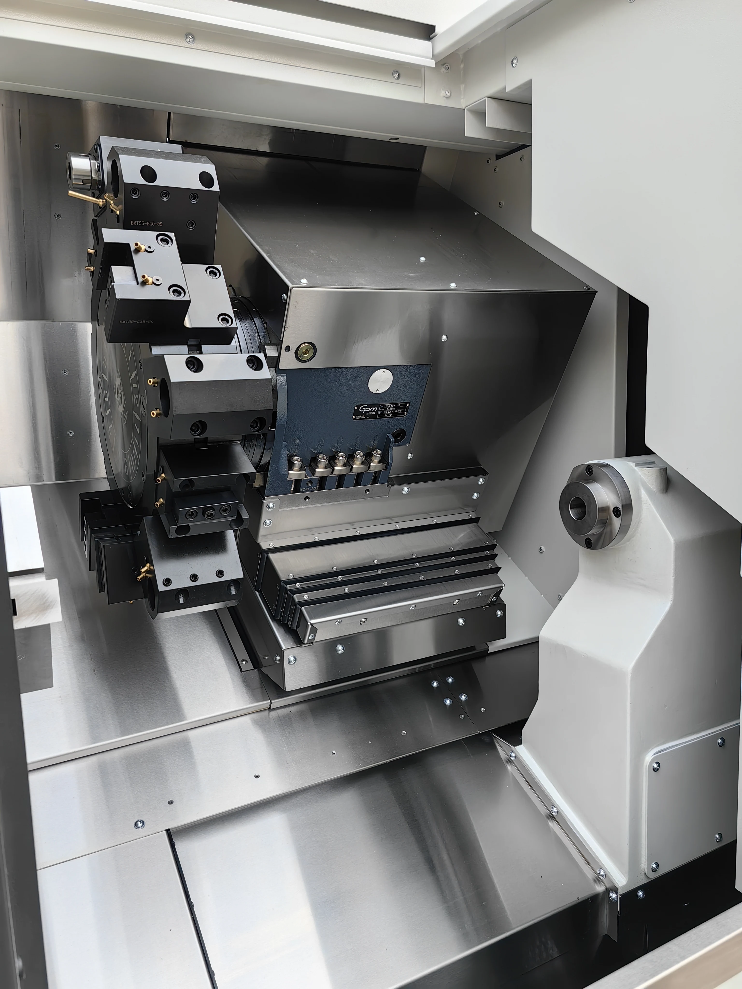 Tecnologia GIAPPONE Tornio per carichi pesanti a 3 assi Tornio per metalli Tornio CNC a letto inclinato Servizio personalizzabile