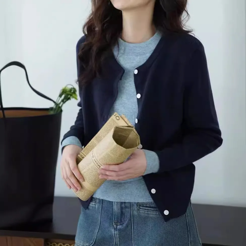 2024 Sommer neue Rundhals-Spleiß stil kleine duftende Damen lose Pullover Jacke offen gestrickte Woll pullover a89