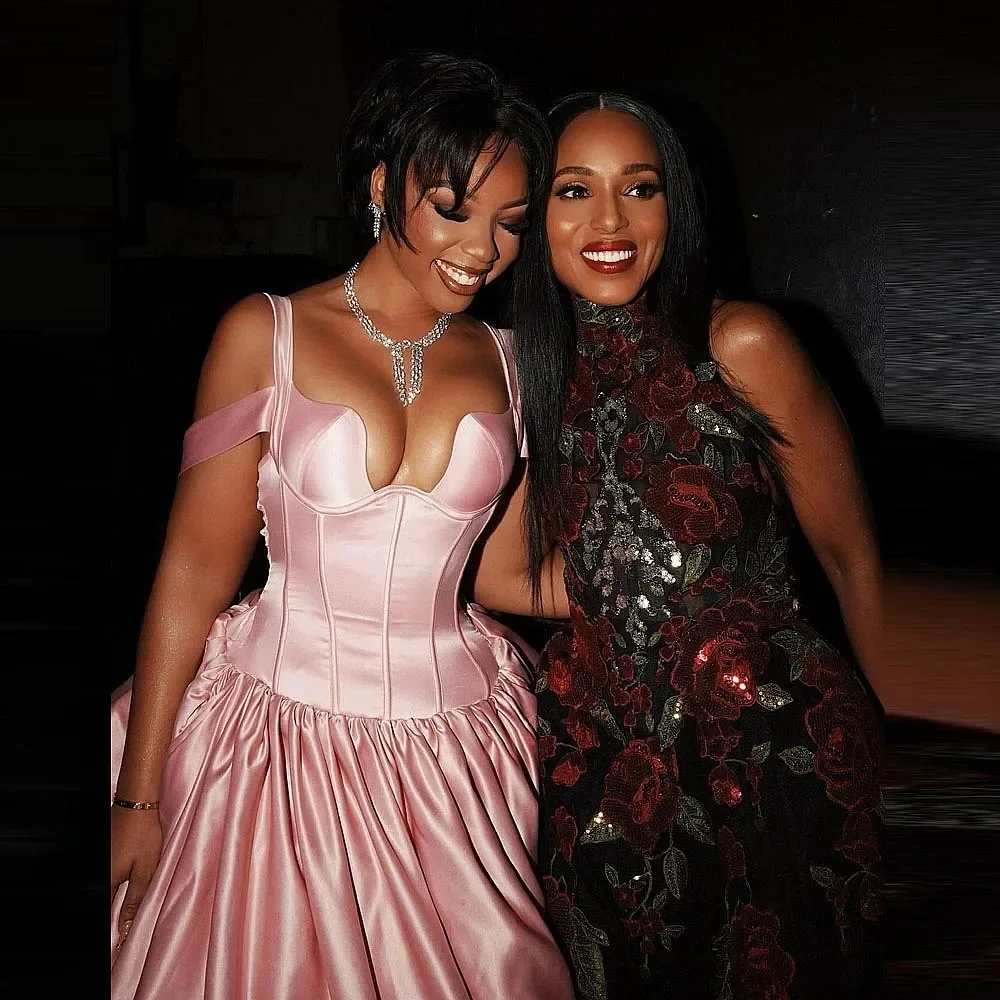 ชุดราตรีสีชมพูแบบเปิดไหล่ ผ้าซาติน ทรงยาวลากพื้น สำหรับงานแต่งงาน ไซส์พลัส  ชุดราตรีออกงาน  ชุดงานพรอม  แบบ Aso Ebi