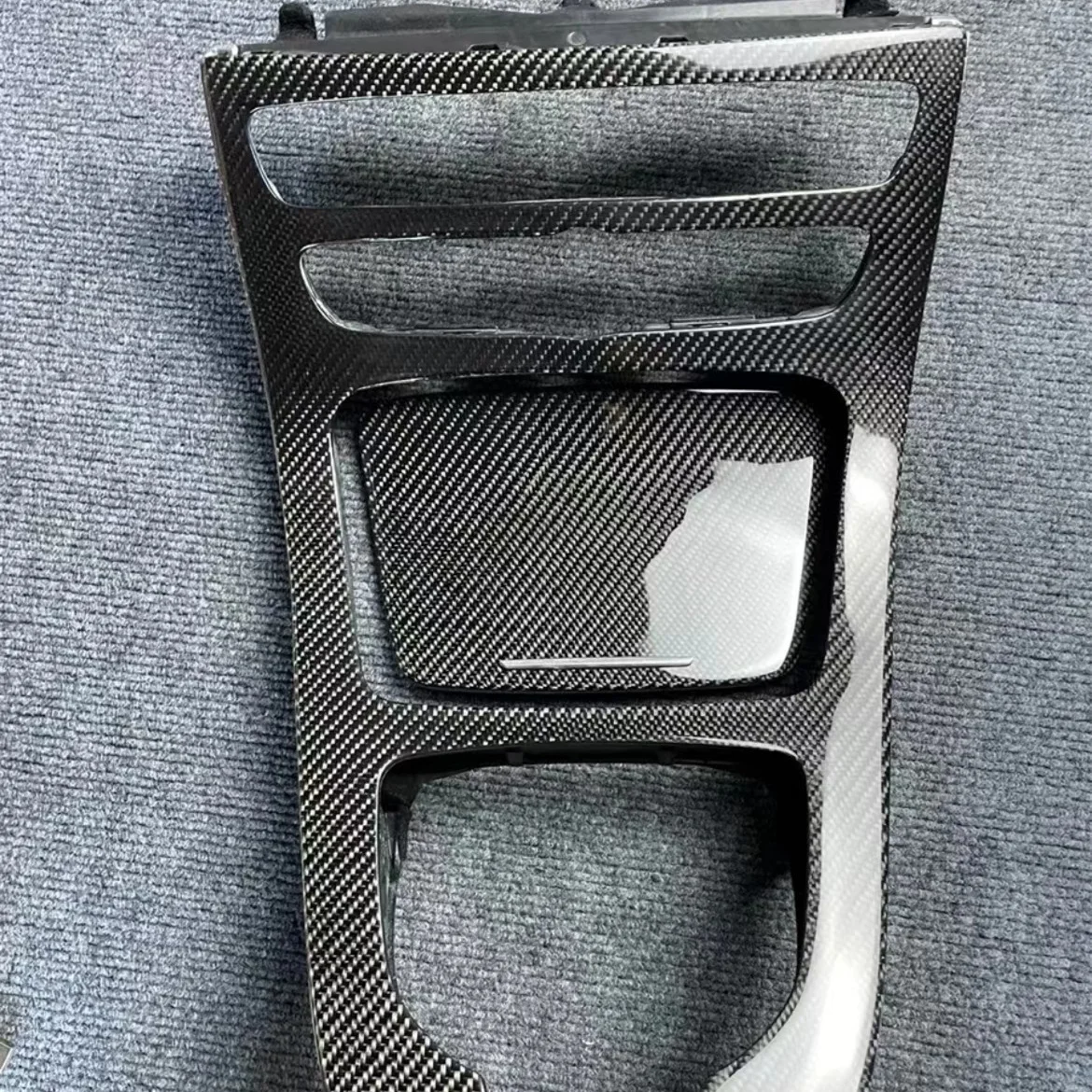 

Для Mercedes-Benz W213 238, центральная накладка из углеродного волокна E-Class, оригинальная антинаклейка, центральная накладка из углеродного волокна 213, внешние детали