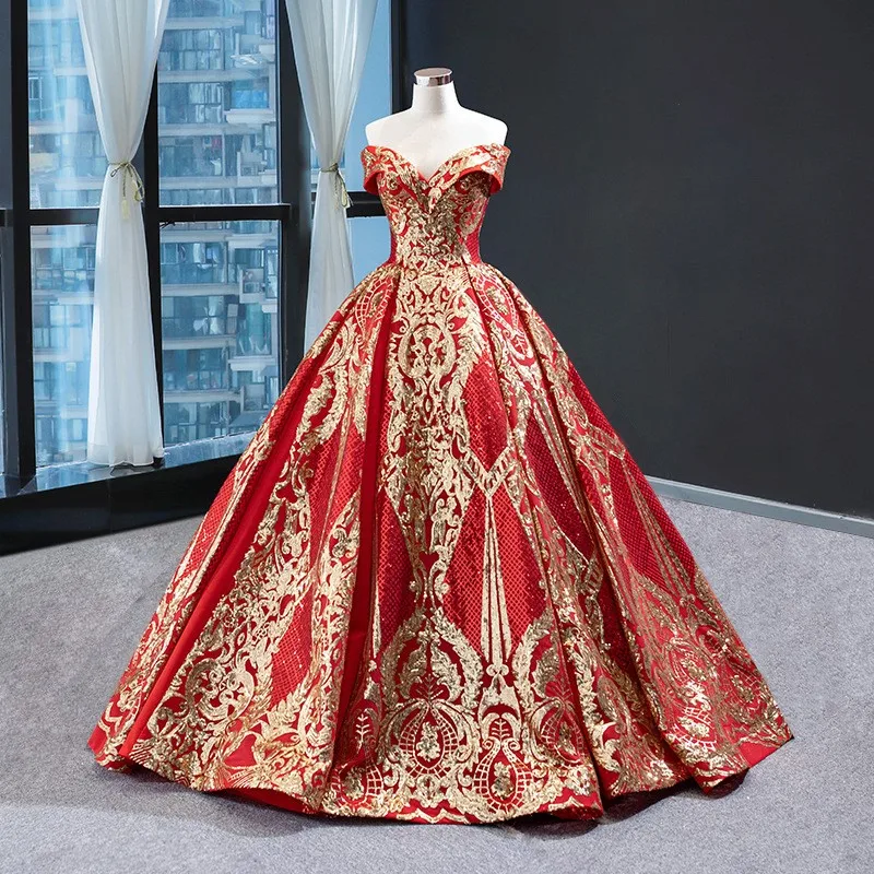 

A performance at banquet with one-shoulder height and puffy skirt