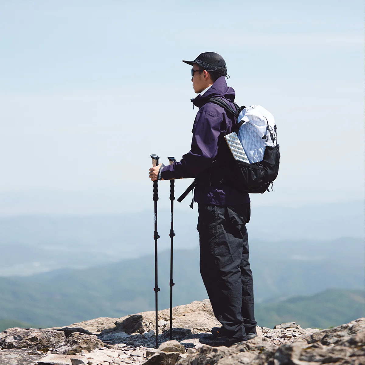 naturehike-far-wind-3-section-telescopic-carbon-trekking-poles-ultralight-stretchable-hiking-walking-sticks-2pcs-set-nh20ds003