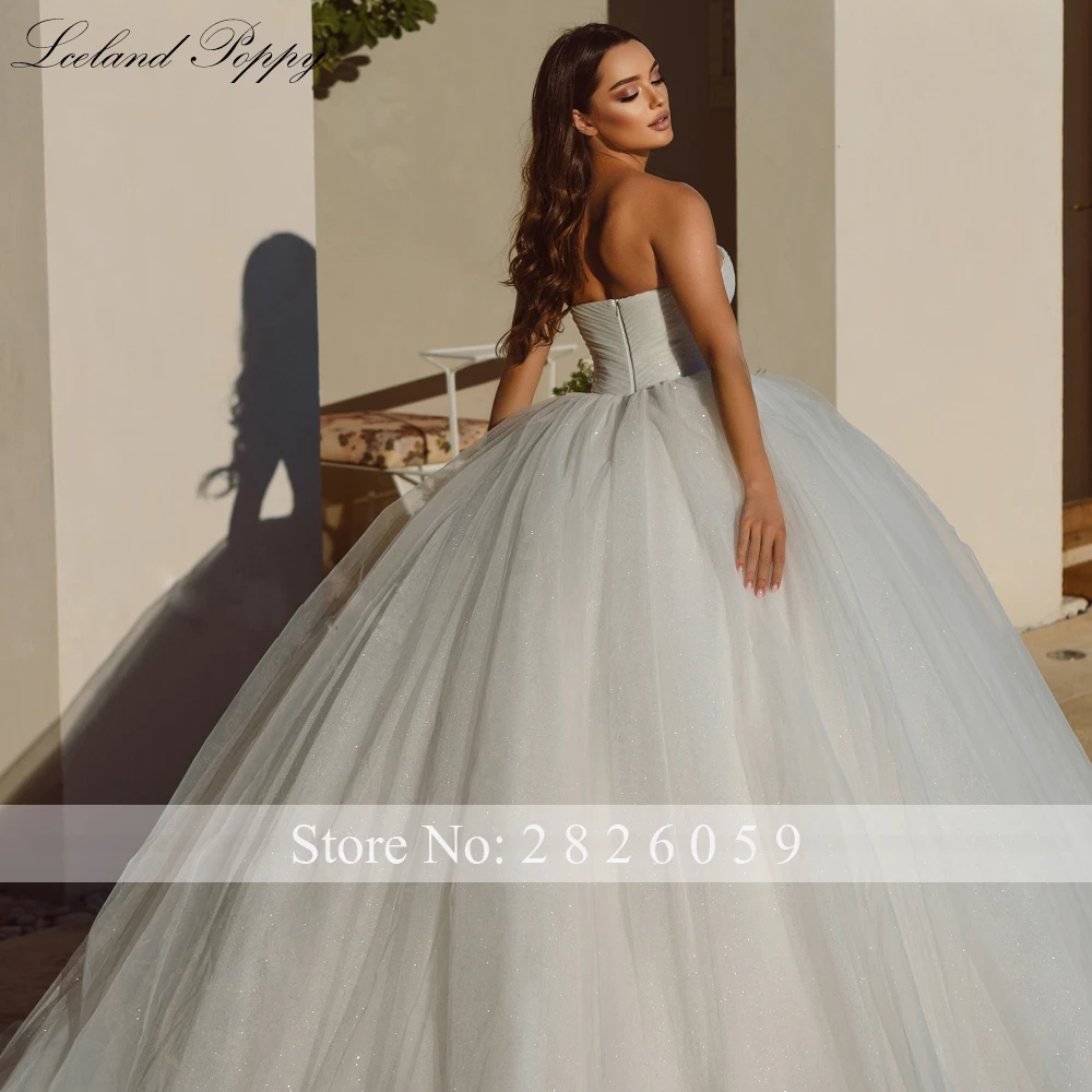 Suknie ślubne w stylu balowym bez ramiączek z motywem maków islandzkich, błyszczący tiul, długość do podłogi, plisowane suknie ślubne z trenem kaplicznym.