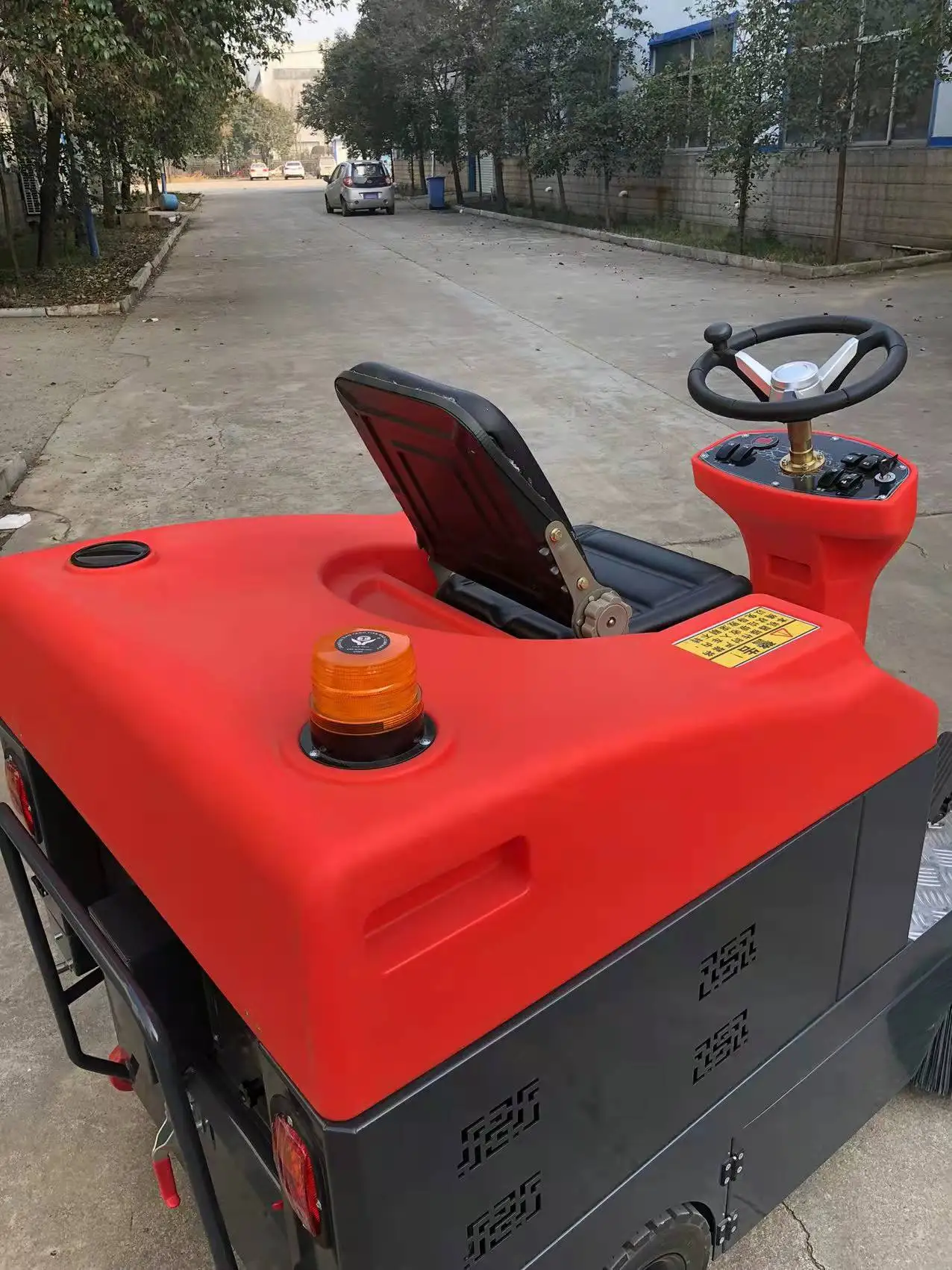 Industrial Working 4 Hours Sweeping Width 1400mm Road Cleaning Electric Street Ride on Collector Loader Sweeper