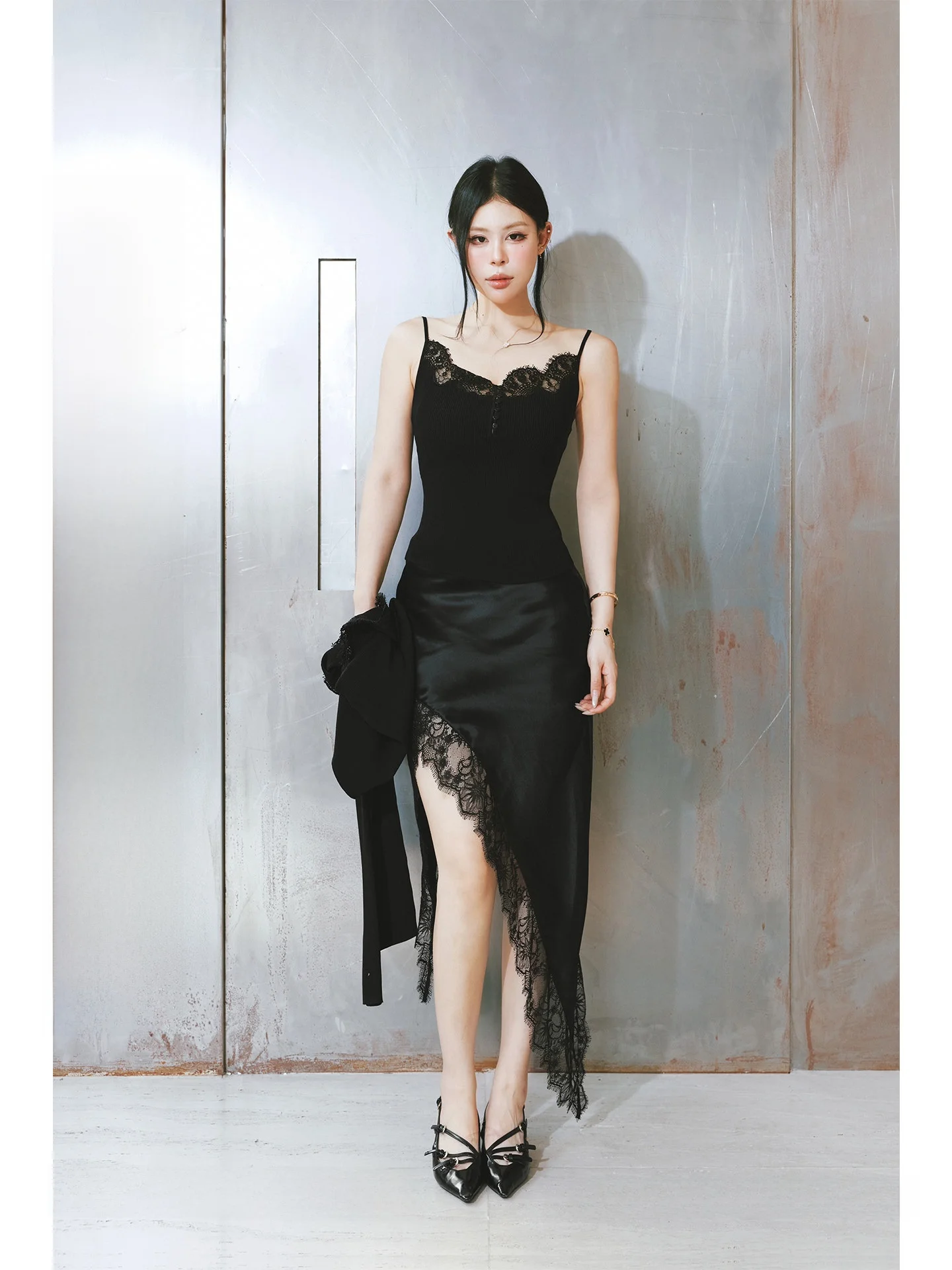 

Комплект из топа и юбки с кружевной отделкой Black Label Series, большие размеры, женская мода, весна-лето, дышащий, высокоэластичный, с V-образным вырезом