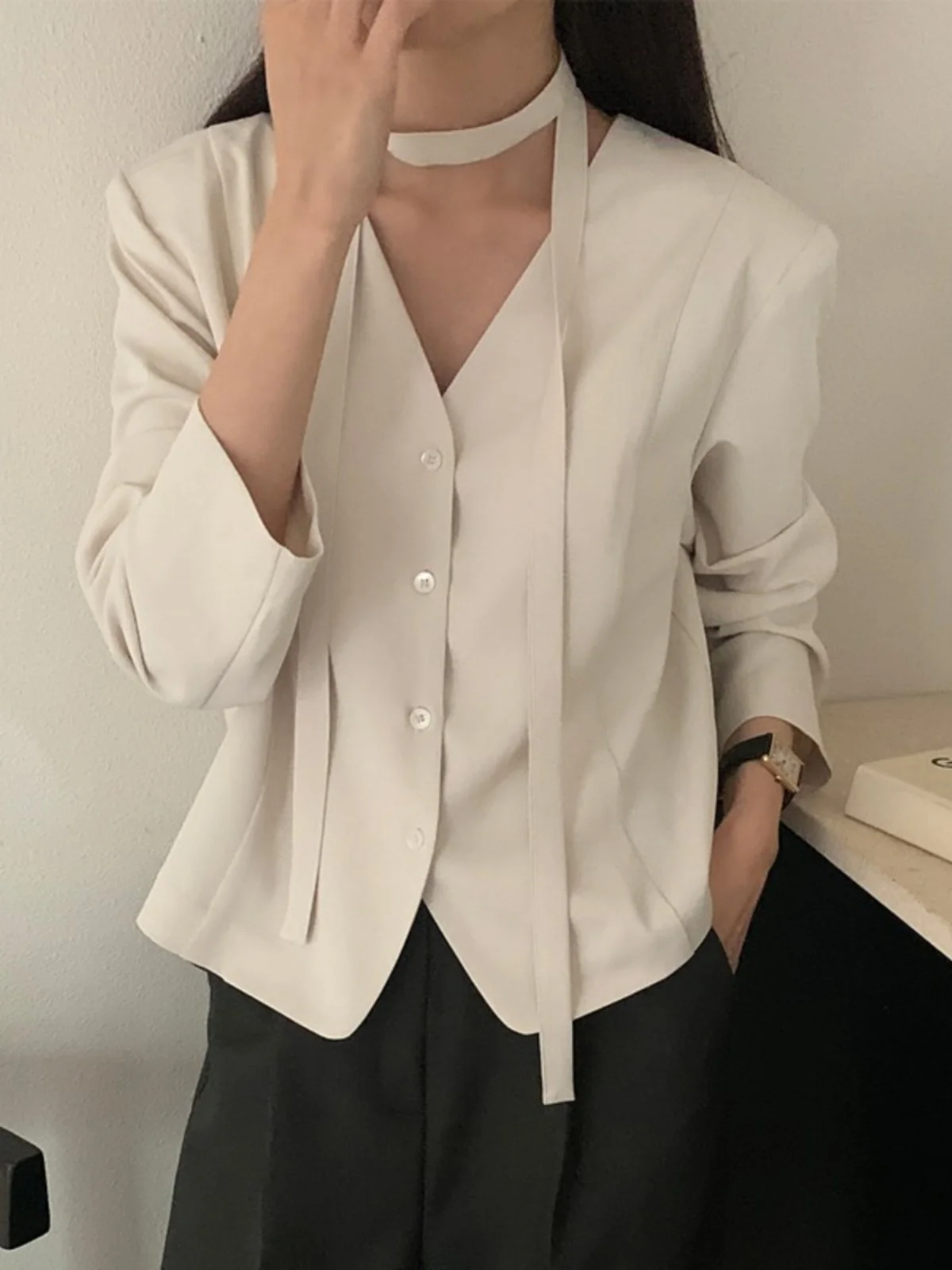 

Стильный корейский пиджак с поясом, повседневный, свободного кроя, с длинными рукавами, укороченный, на одной пуговице, однотонный, женский.