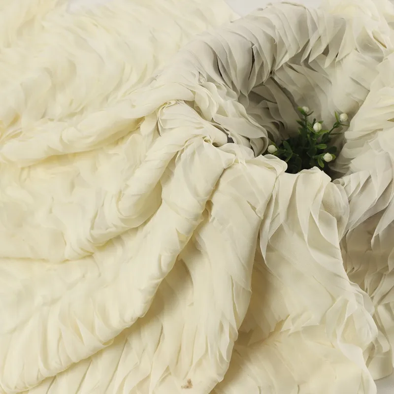 幅125cmの密なメッシュ波状リボン刺繍生地、漢服の舞台衣装やテーブルクロス用の3d水紋布