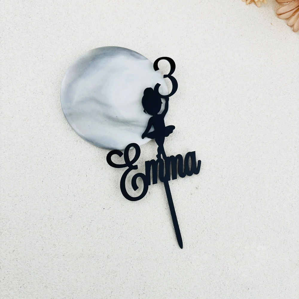Personalisierter Geburtstagsmädchen-Kuchenaufsatz aus Acryl mit Namensschild, Individueller Name und Alter Kuchendekoration, Hochzeitsparty-Kuchenaufsatz – Detail 1