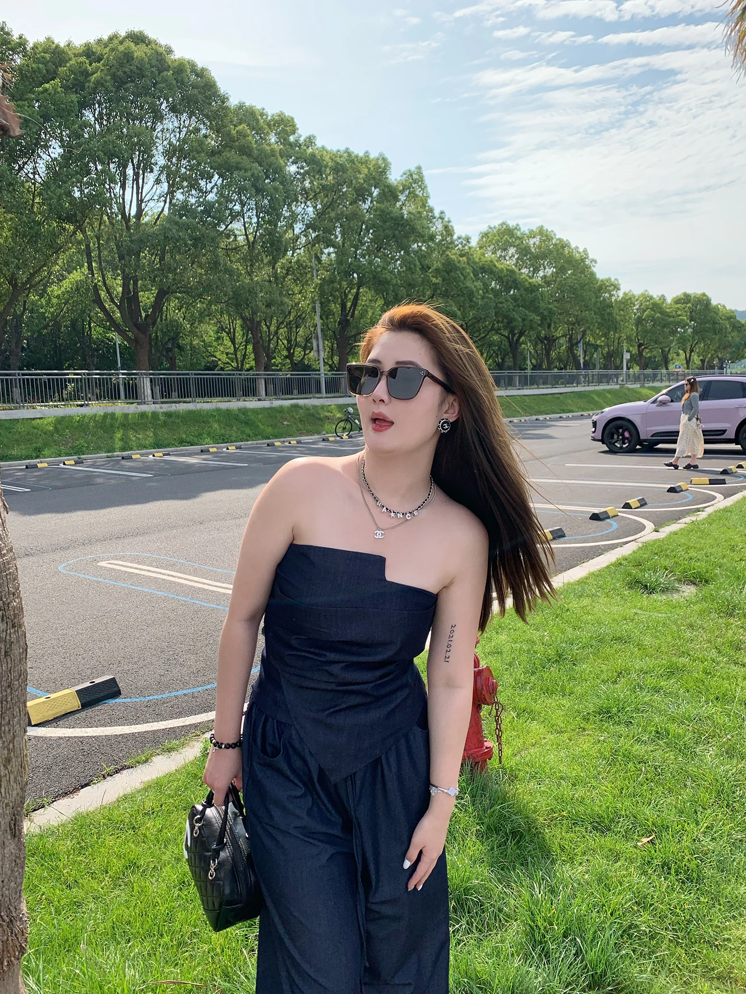 

Комплект для похудения ChubbyGirl Chic Summer Night: повседневные брюки с эластичным поясом и оригинальные джинсы, топ-бюстье, комплект из двух предметов для женщин