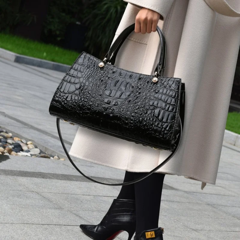 

Classic Vintage Inspired Tote Bag For Ladies Crafted From Premium Leather With Luxury Appeal