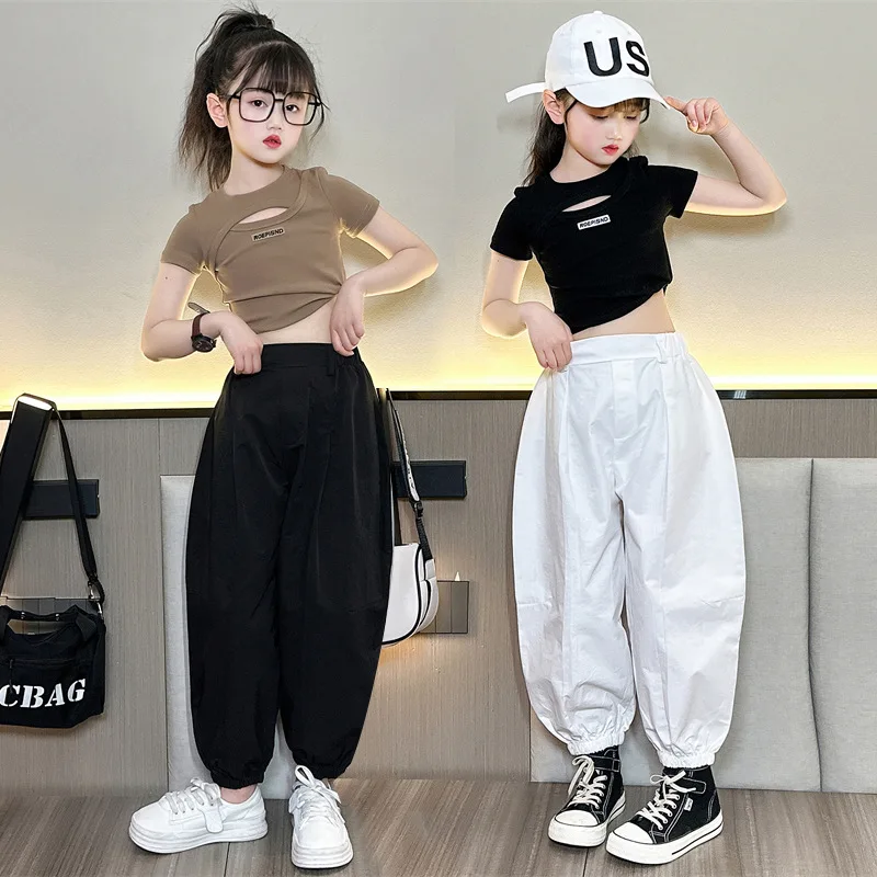 

Повседневный комплект для девочек, новинка 2023 года, одежда для девочек, корейские футболки с короткими рукавами и надписью, модные штаны-шаровары с высокой талией, модный комплект из двух предметов