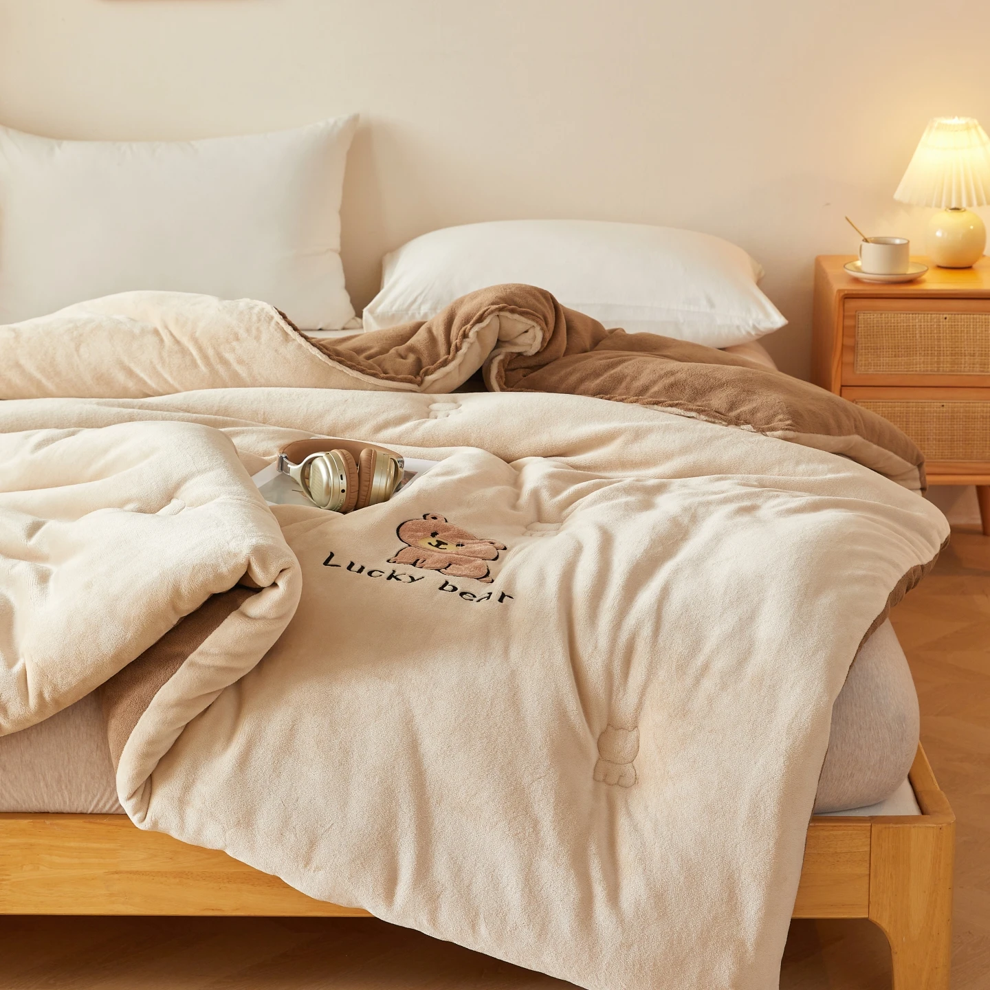 

Thiened Winter Milk Coral Fce Blanket Student Dormi Double Layer Warm Cotton Core Quilt Autumn Winter Season High Br...
