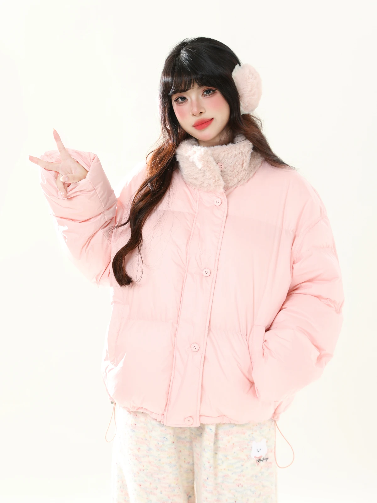 

Женская зимняя утепленная свободная повседневная хлопковая куртка ENJOG с розовым пушистым воротником-стойкой и вставками из хлопка