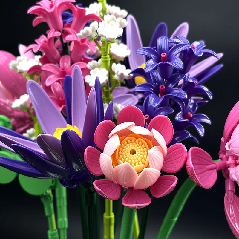 Modelo de Montagem de Buquê de Flores de Lótus e Jacinto em Blocos de Construção, Flores Realistas e Duradouras, Ornamento DIY, Brinquedo Antiestresse para Adultos, Decoração de Escritório com Flores em Blocos de Construção