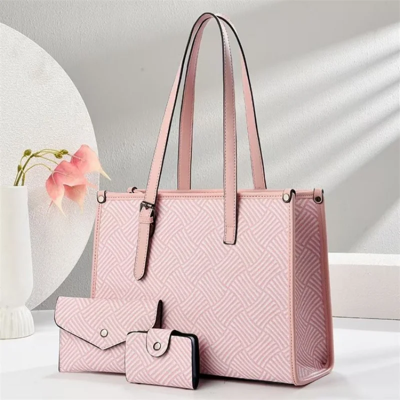 

Classic Parisian Style Leather Shoulder Bag With Timeless Silhouette Elegant Hardware