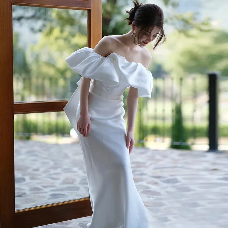 One-shoulder Light Wedding Dress Temperament Fishtail Satin Bride Travel Photography French Simple Welcoming Wedding Dress Skirt