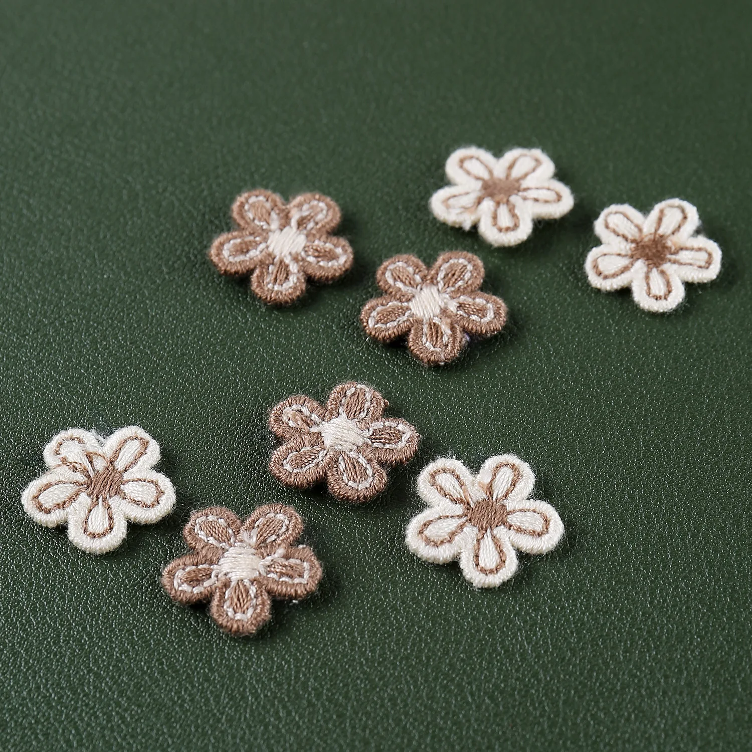 20pcs/bag 1.6cm Embroidered Five Petal Line Small Flower Decorative Patch with Broken Hole Shoe Flower Clothing Accessories