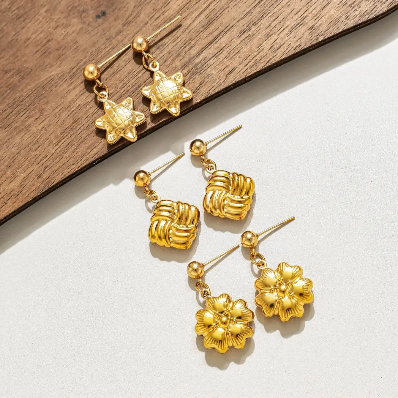 Women's Stainless Steel Sunflower Pendant Earrings, Fashionable 18K Gold Plated, Colorfast, Suitable for Everyday Wear and Gifts