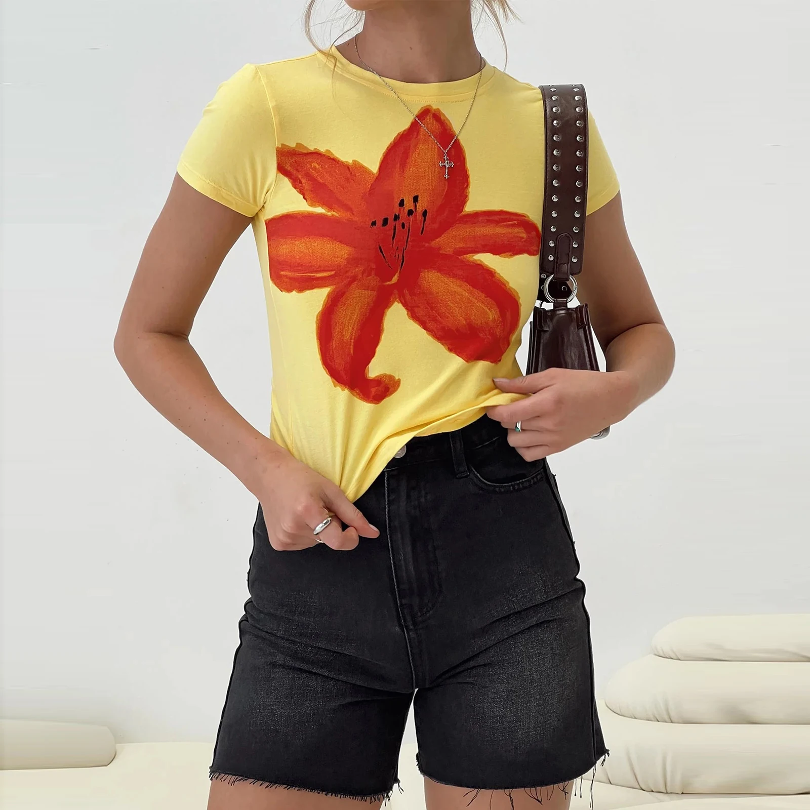 Camisetas estéticas Retro de verano para mujer, camisetas ajustadas de manga corta con cuello redondo y estampado de flores, ropa de calle 2000