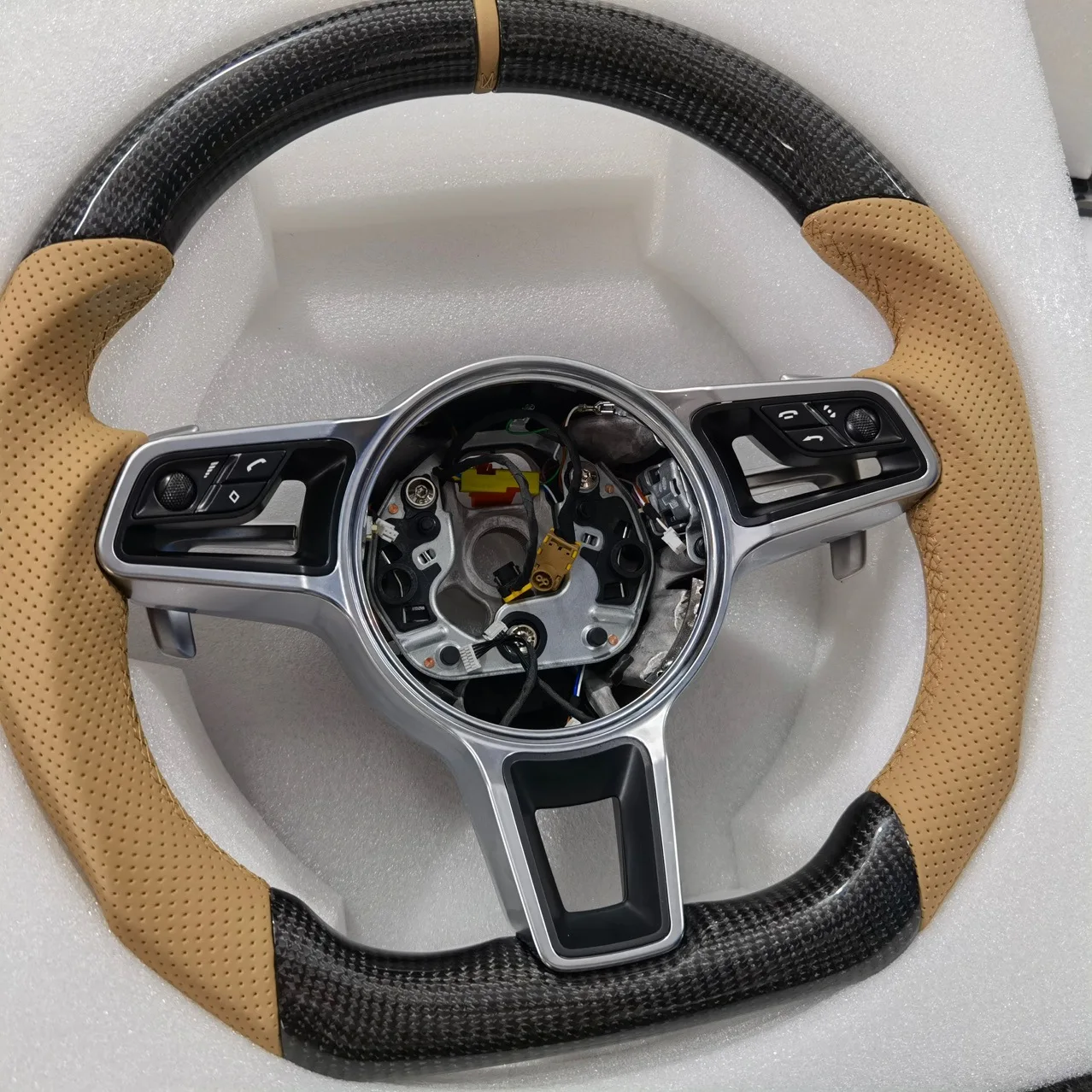 

suitable for Porsche Panamera 10-16 Lossless Modified New Steering Wheel Carbon Fiber with Knob