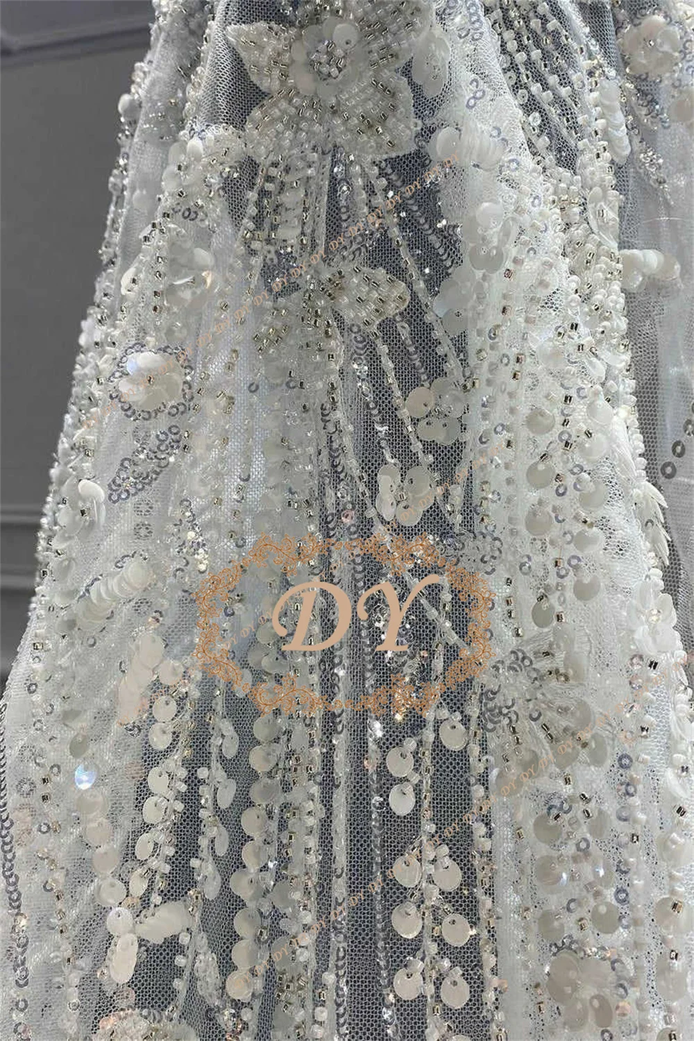 DY Luxury Wedding Veil Sequins Beaded Long Special Cut Royal Bridal Veil Fixed By Comb Wedding Accessories For Women Customized