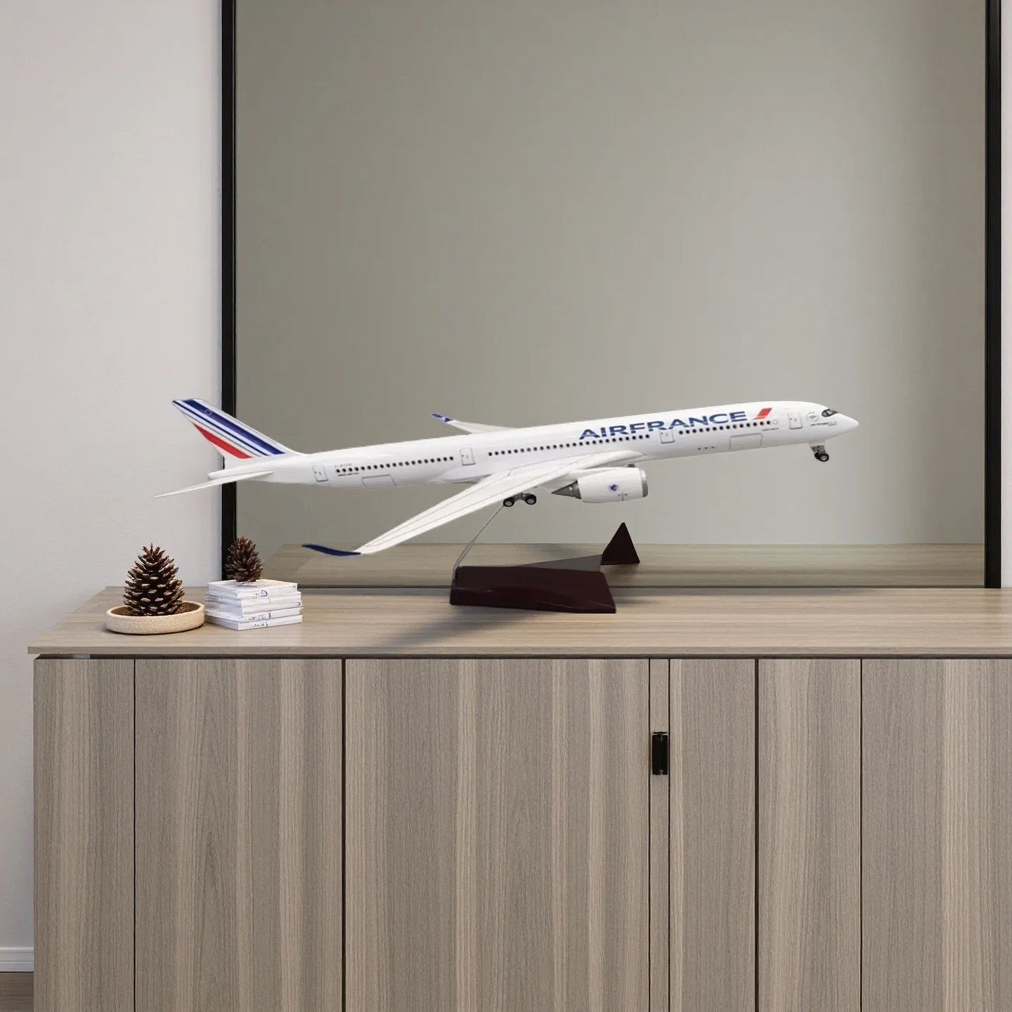 

1:142 Scale 47CM Toy Airbus A350 Air France Aircraft Model with Lights and Wheels Die-cast Plastic Resin Aircraft for Collection