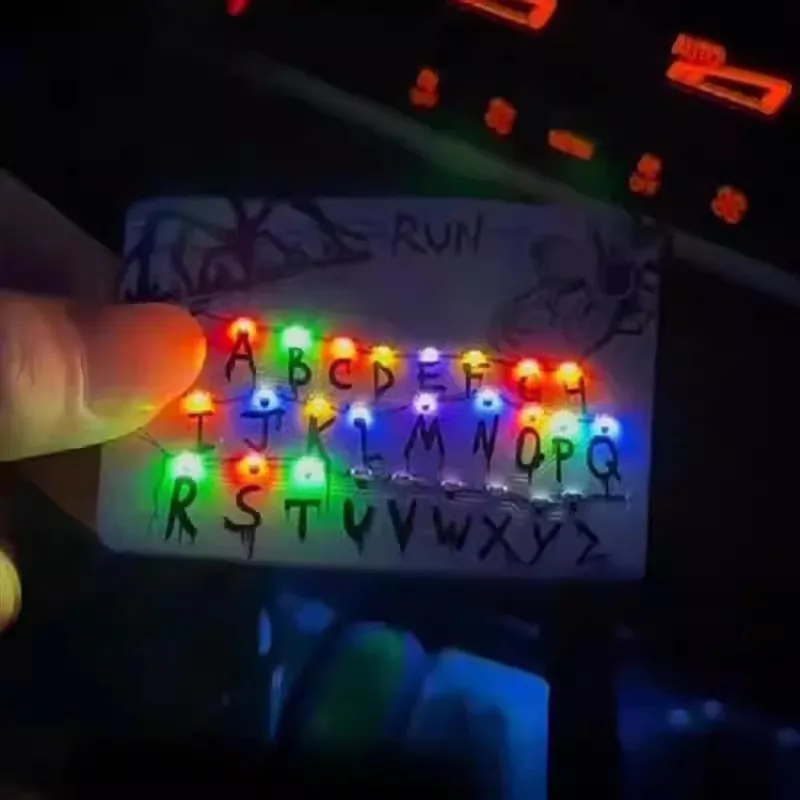 أنيمي البضائع بطاقة ضوء قلادة 26 حرف حقيبة خفيفة سحر السيارة لمهرجان يعرض لعبة الهوايات عمل الشكل التبعي