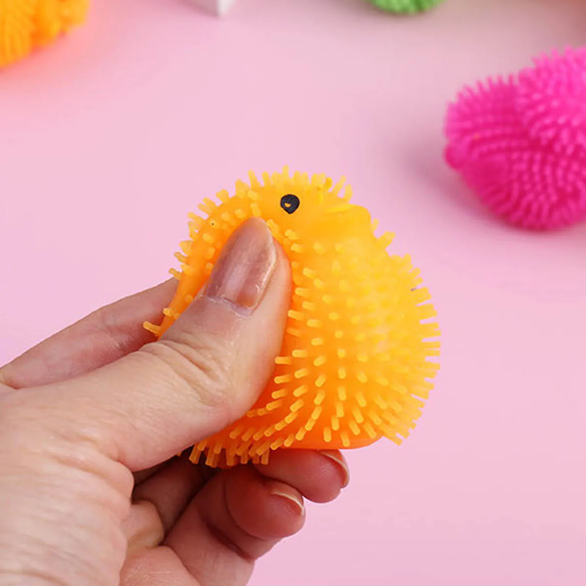 Novidade crianças brinquedo brilhante bonito mini tpr pintainho bola espetada macio bolas saltitantes fidget engraçado alívio do estresse eletrônico piscando brinquedo