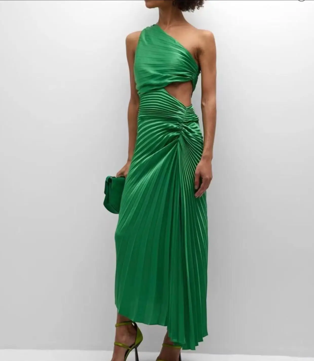 

New fashion pleated design style for spring and summer, irregular slanted shoulder dress