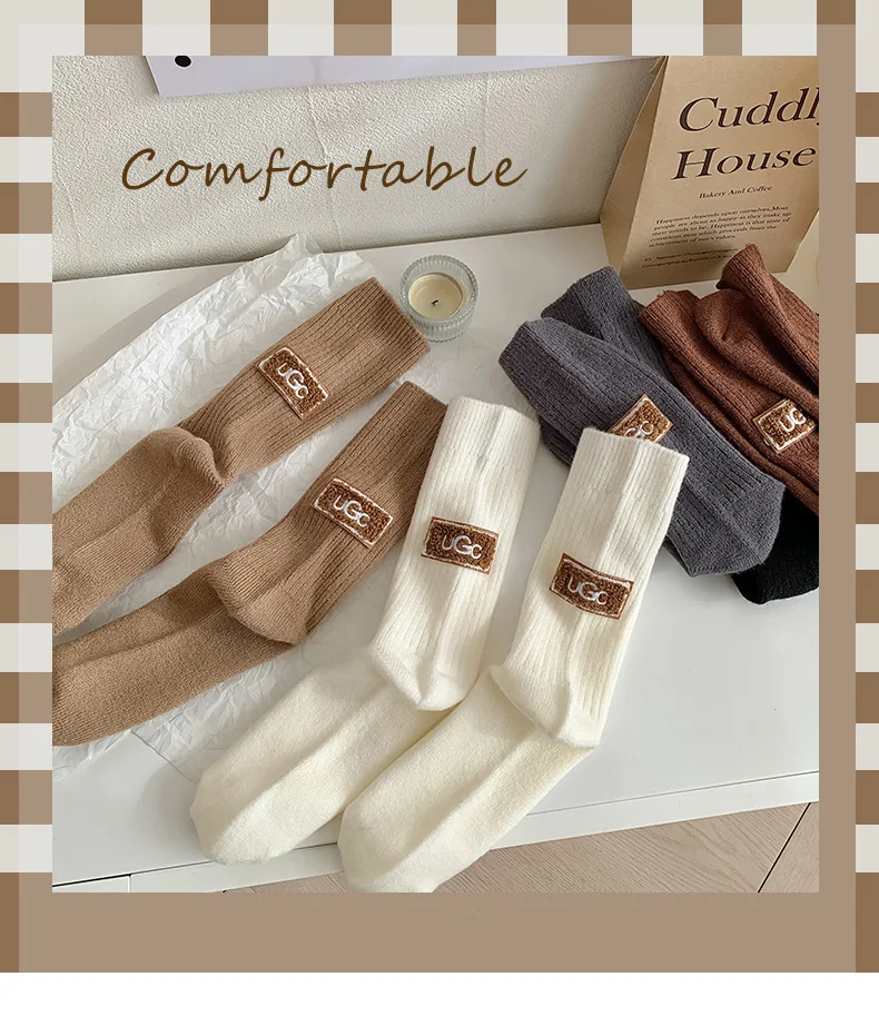 Winterliche, kuschelige, dicke Socken für Damen, mittelhohe, modische Woll-Kaschmir-Socken, warmhaltend, für Schneestiefel, mit flauschigem Etikett, Schuhzubehör, Strümpfe mit Schriftzug. – Detail 2