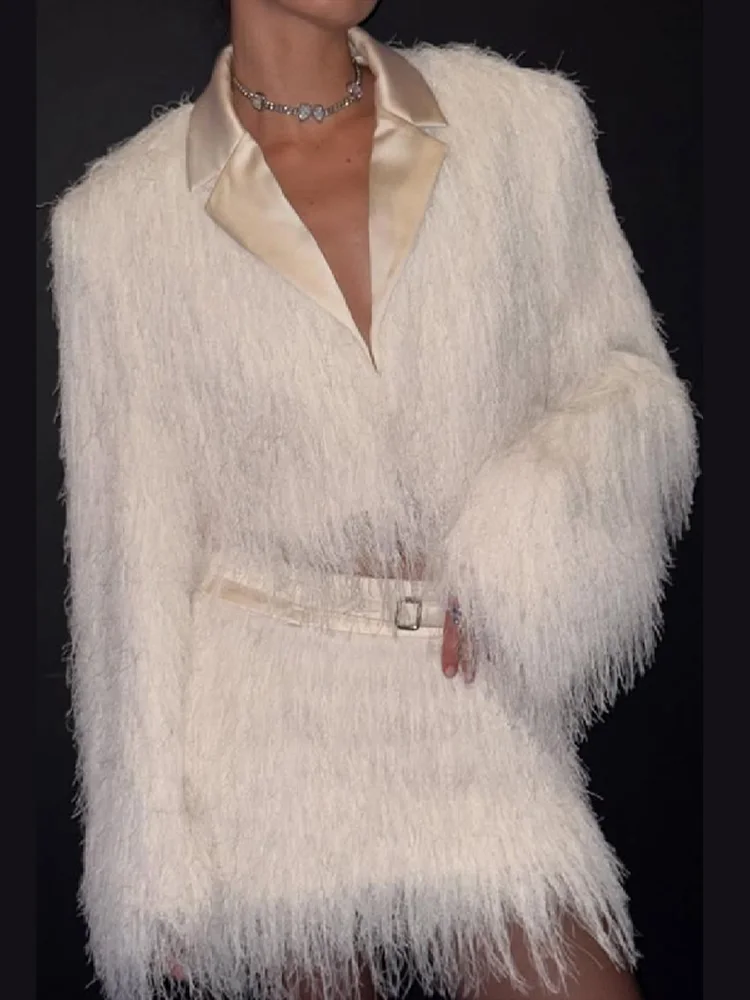 Nueva moda para mujer, conjunto de dos piezas con borlas blancas de piel sintética, traje elegante de manga larga con cuello en V profundo, Top elegante, minifalda, trajes de fiesta